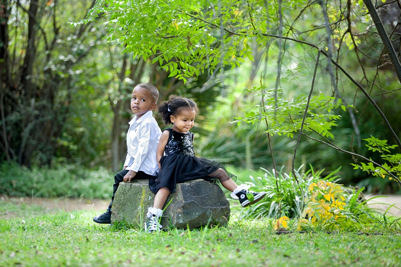 Children sitting on a rock at Valverde Eco Hotel.