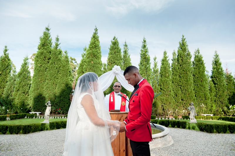 Bride and groom holding hands during outdoor ceremony at Valverde Eco Hotel.
